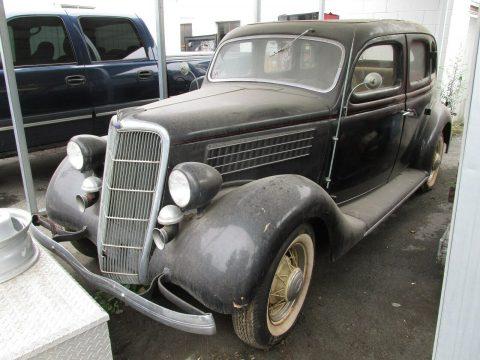 1935 Ford Deluxe Sedan barn find for sale