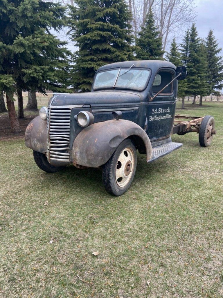 1939 Chevrolet Pickups, Barn Find