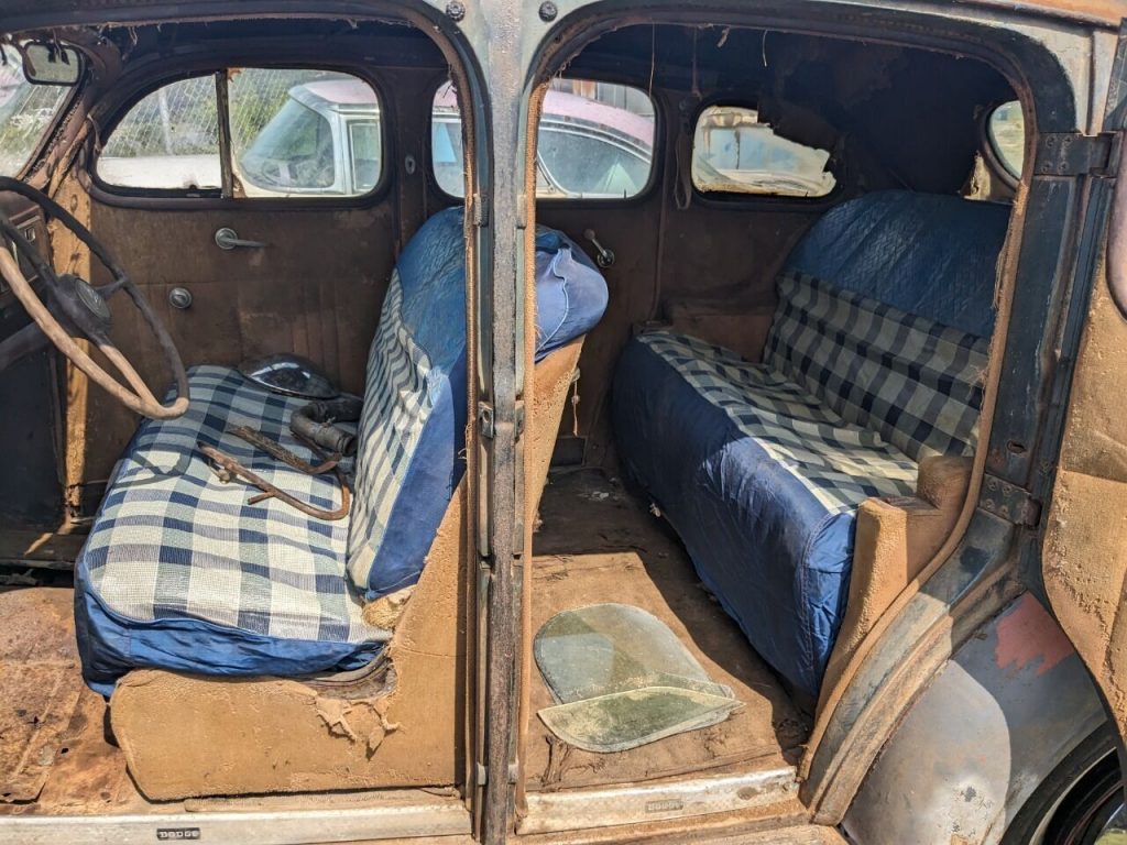 1937 Dodge Brothers D5 4-Door Saloon Sedan