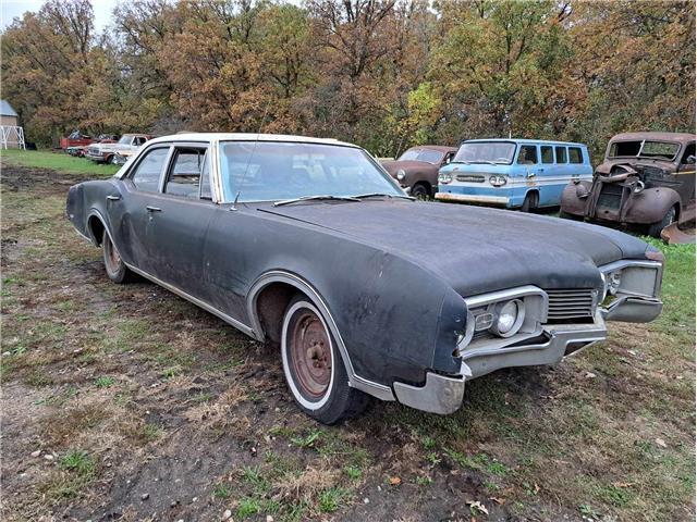 1967 Oldsmobile 4 Door Sedan