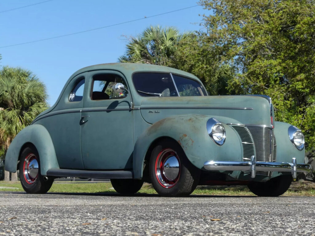 1940 Ford Deluxe Coupe