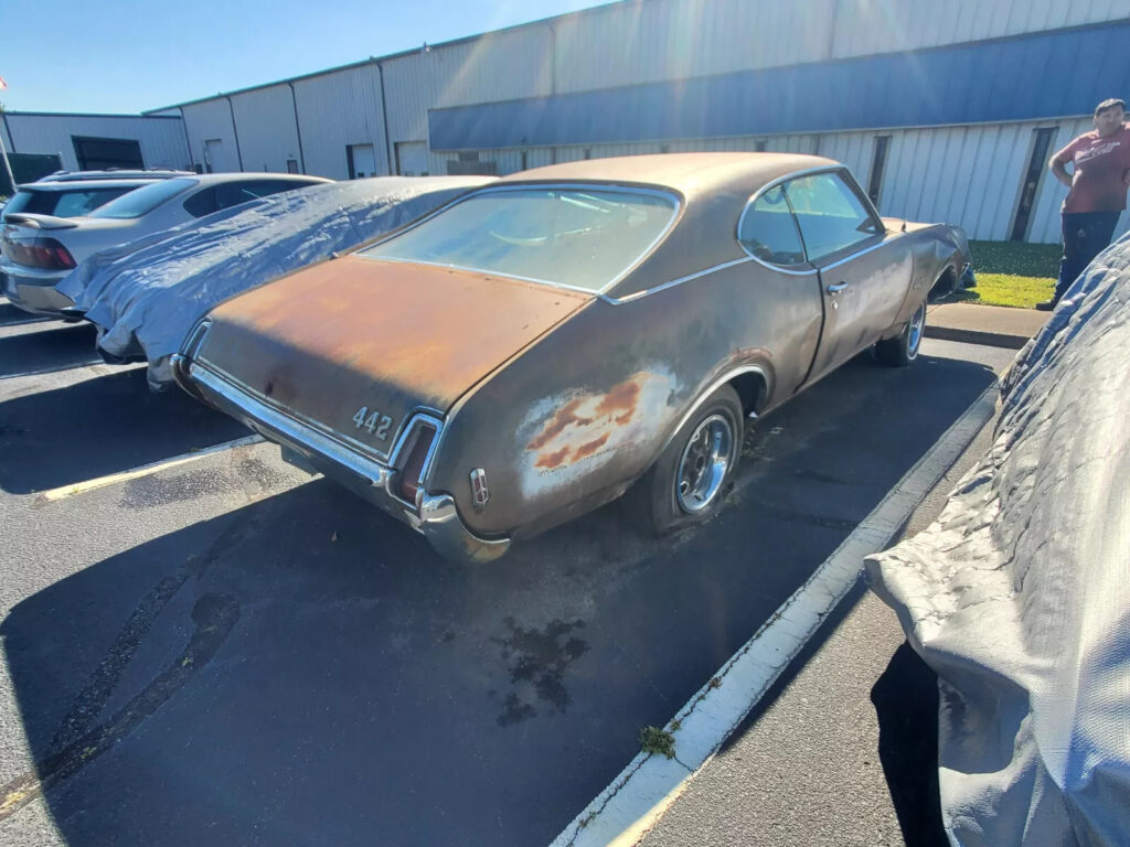 1969 Oldsmobile 442 Holiday 2 Door Hardtop