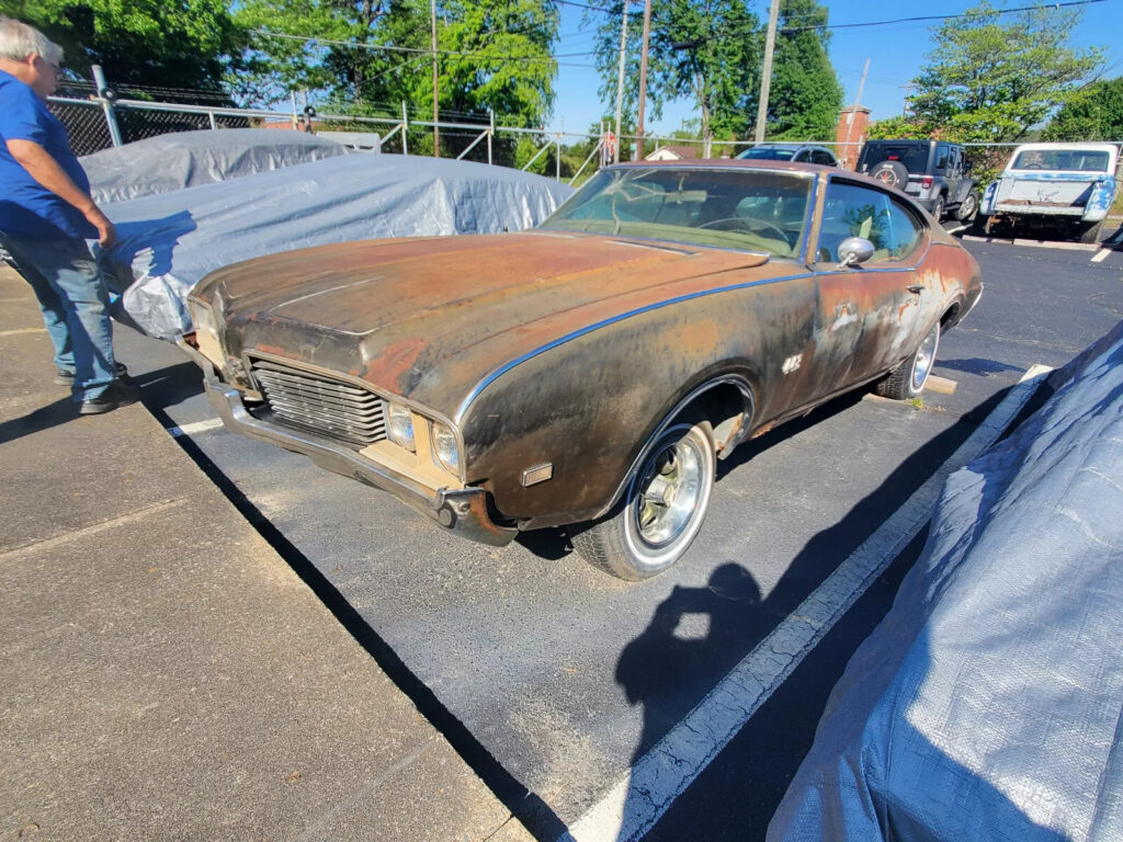 1969 Oldsmobile 442 Holiday 2 Door Hardtop