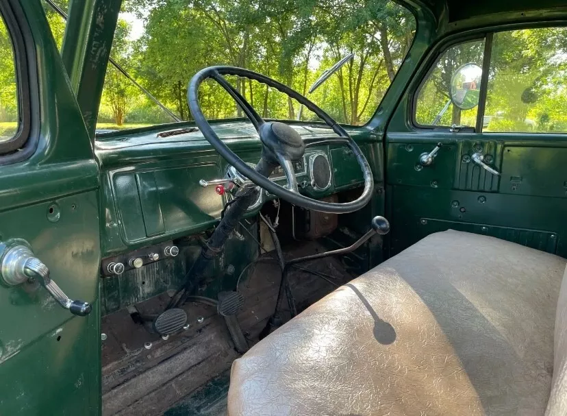 1949 Dodge B-1-D Flatbed 1-Ton Pilothouse Truck