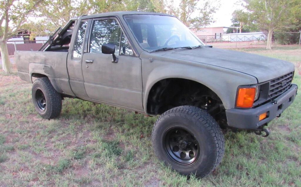 1986 Toyota Pickup Xtracab RN66 SR5