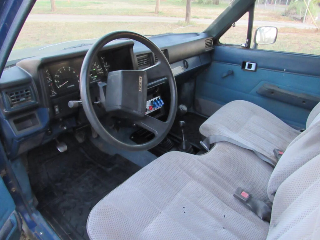 1986 Toyota Pickup Xtracab RN66 SR5