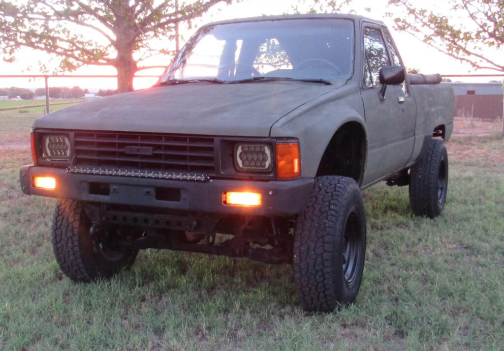 1986 Toyota Pickup Xtracab RN66 SR5