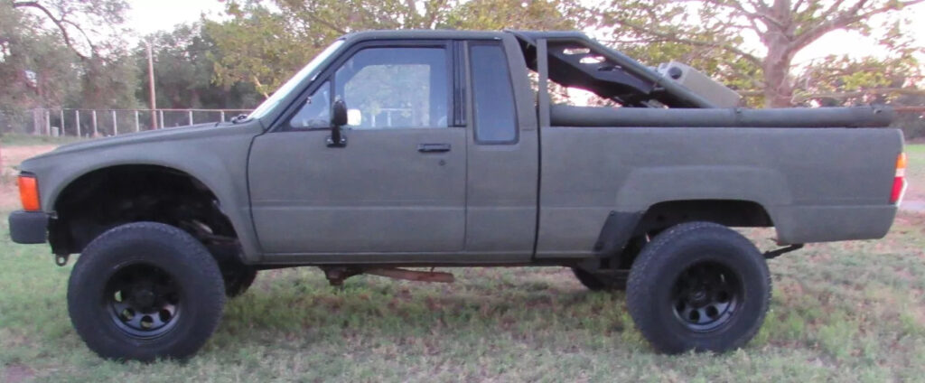 1986 Toyota Pickup Xtracab RN66 SR5