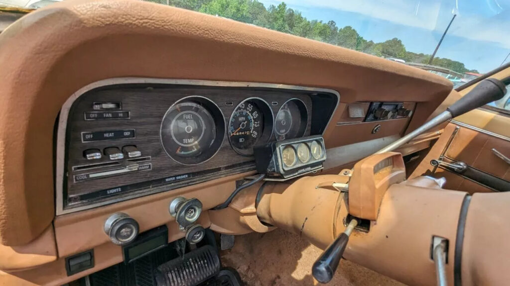 1977 Jeep J-20 Flat bed 3/4 ToN