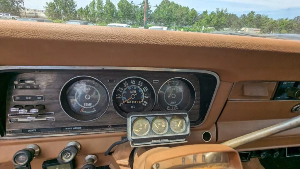 1977 Jeep J-20 Flat bed 3/4 ToN