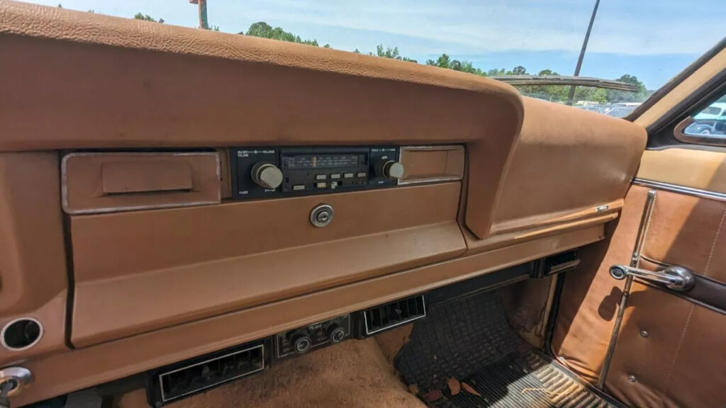 1977 Jeep J-20 Flat bed 3/4 ToN