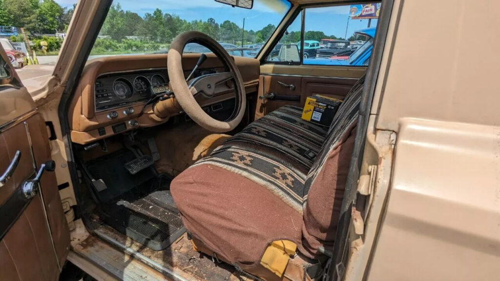 1977 Jeep J-20 Flat bed 3/4 ToN