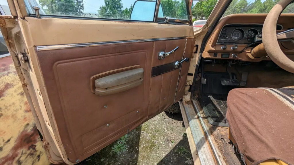 1977 Jeep J-20 Flat bed 3/4 ToN