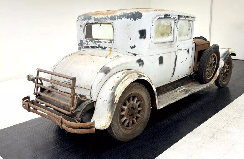 1930 Packard 733 Deluxe Coupe