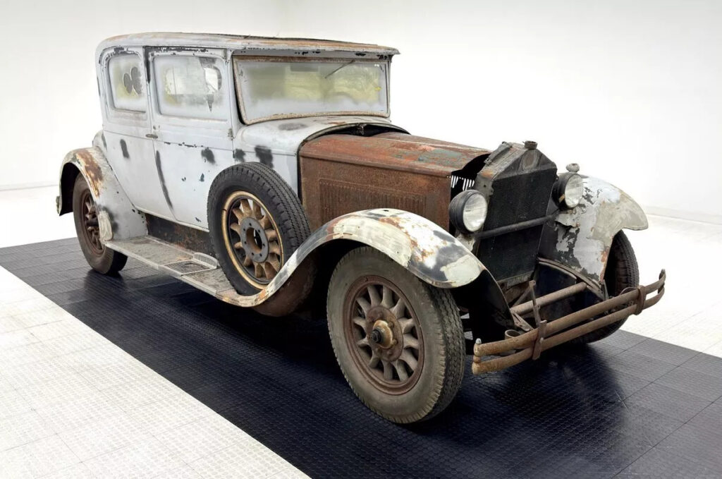 1930 Packard 733 Deluxe Coupe