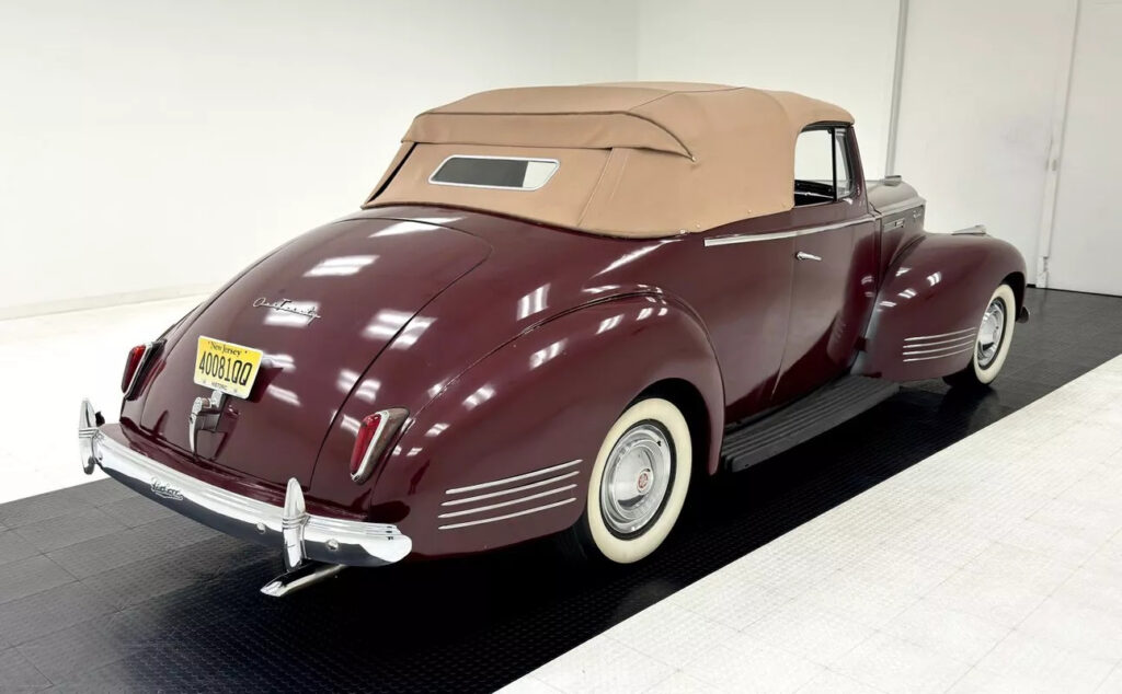 1941 Packard 120 Series 1901 Convertible Coupe