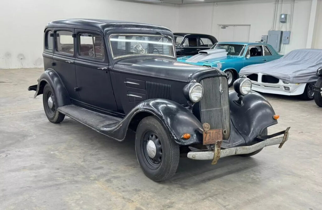 1934 Plymouth PE Deluxe 4-Door Sedan
