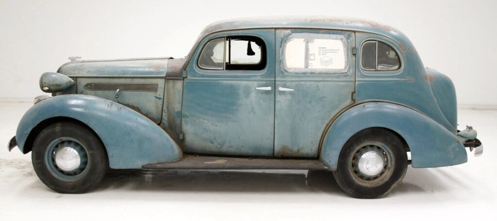 1936 Pontiac Master Series 6 Touring Sedan