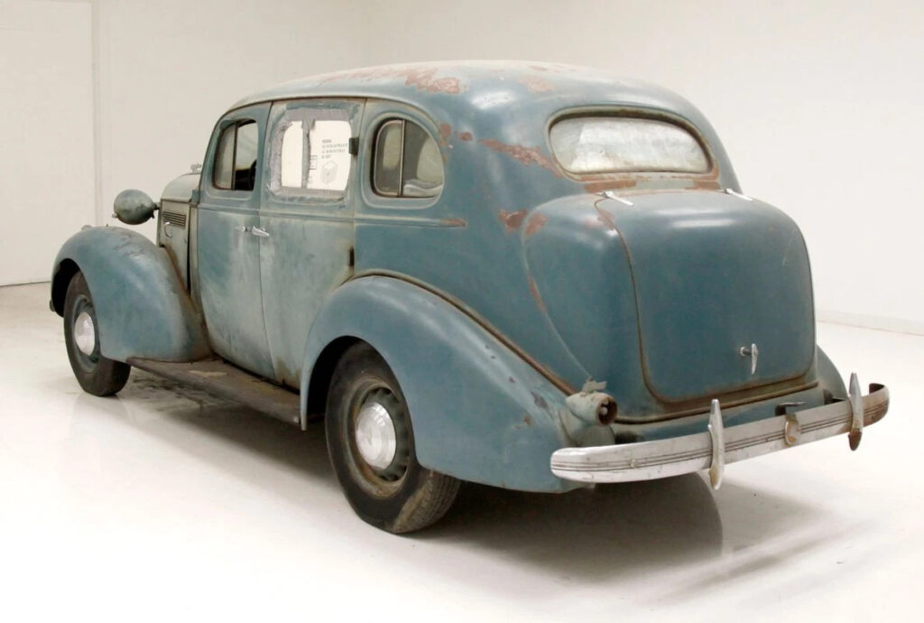 1936 Pontiac Master Series 6 Touring Sedan