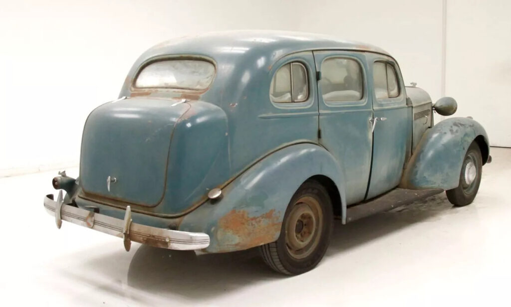 1936 Pontiac Master Series 6 Touring Sedan