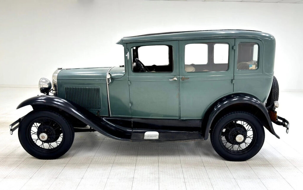 1930 Ford Model A Town Sedan