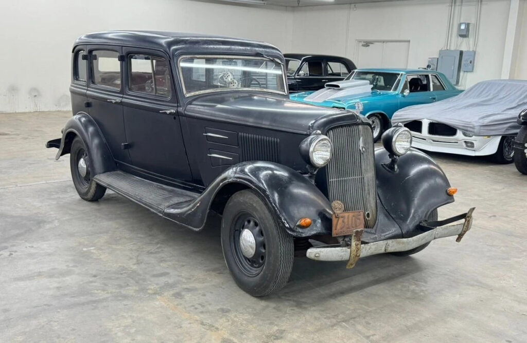 1934 Plymouth PE Deluxe 4-Door Sedan