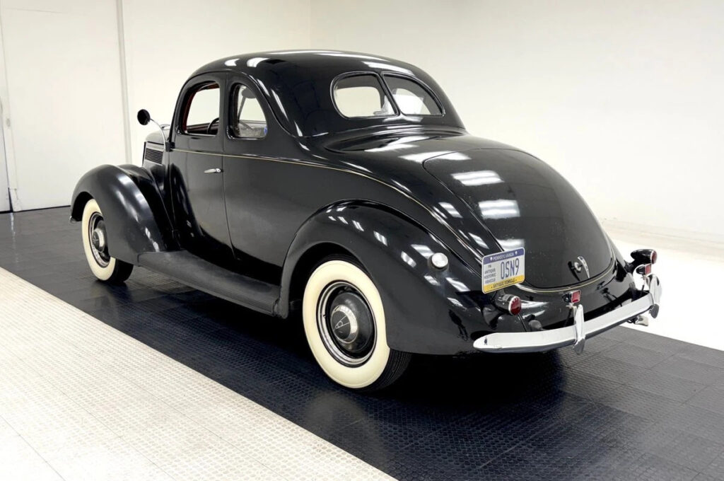 1937 Ford 85 Deluxe 5 Window Coupe