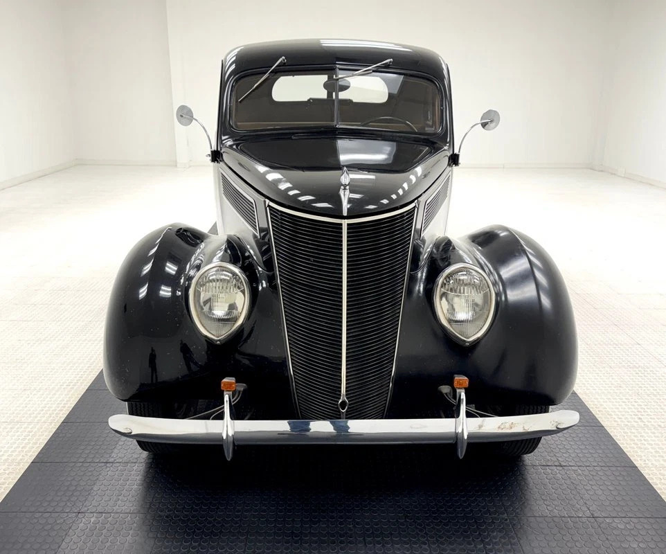 1937 Ford 85 Deluxe 5 Window Coupe