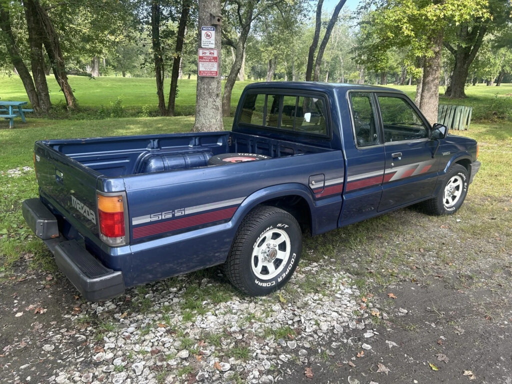 1989 Mazda B-Series Pickups CAB PLUS