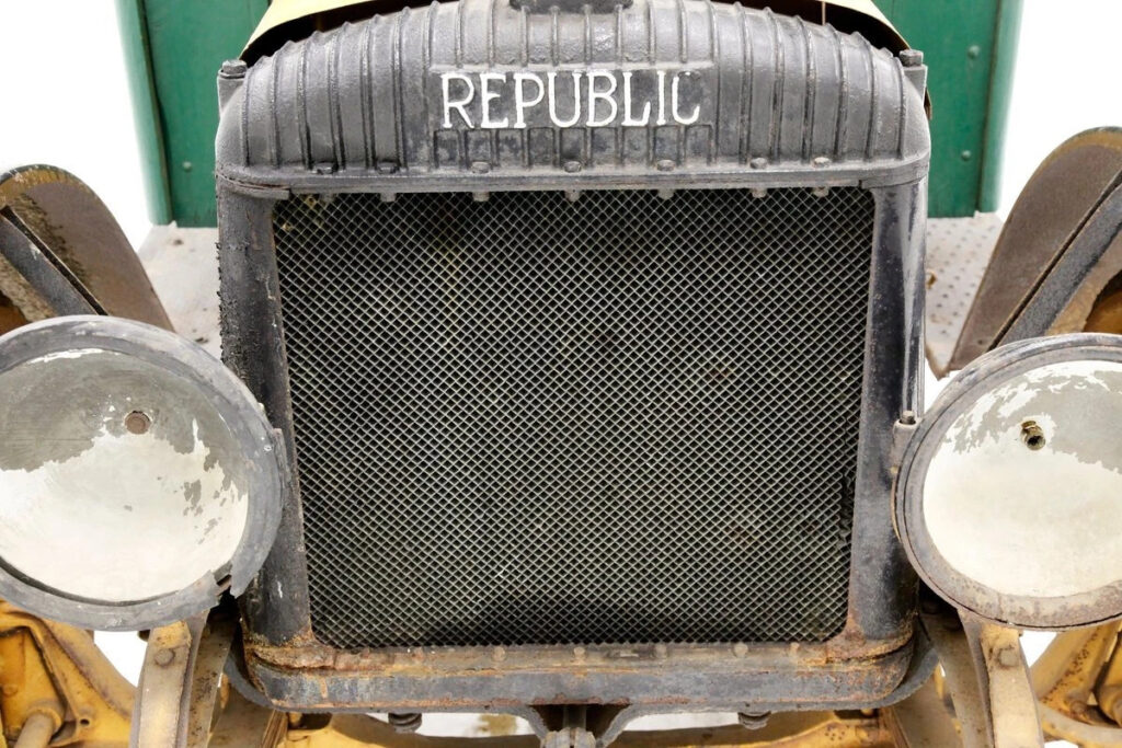 1915 Republic Truck 2 Ton