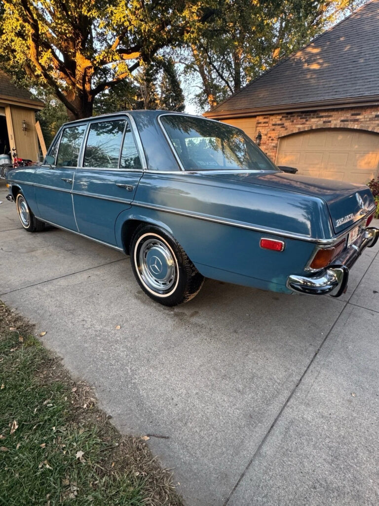 1971 Mercedes-Benz 200 D 220d