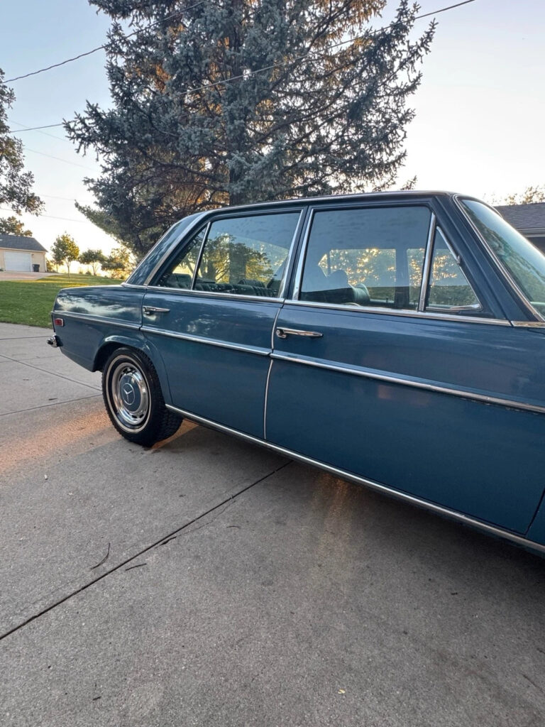 1971 Mercedes-Benz 200 D 220d