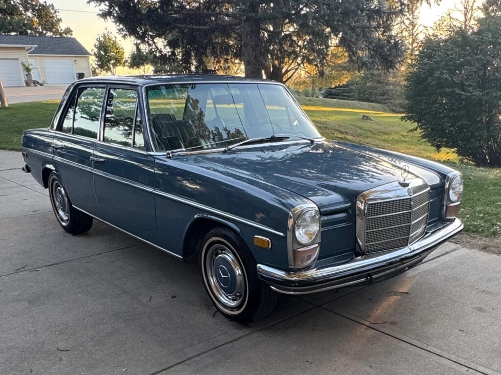 1971 Mercedes-Benz 200 D 220d