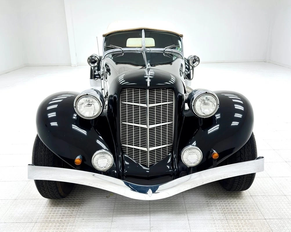 1935 Auburn Replica