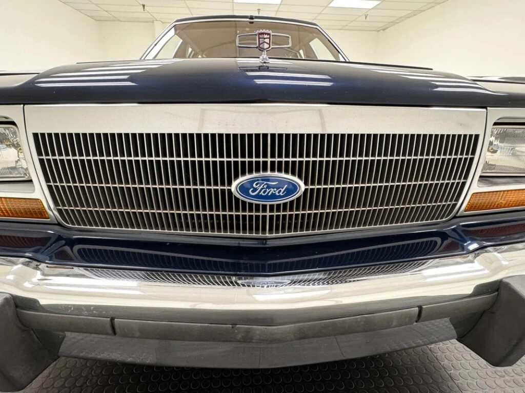 1990 Ford Country Squire LX Station Wagon