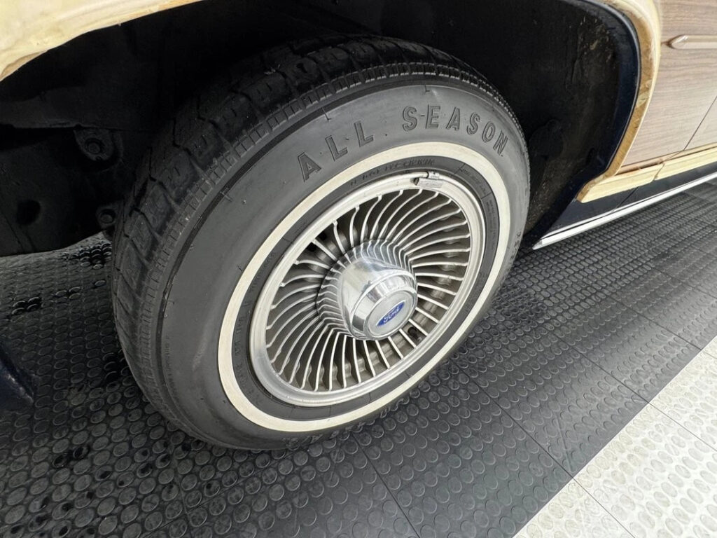 1990 Ford Country Squire LX Station Wagon