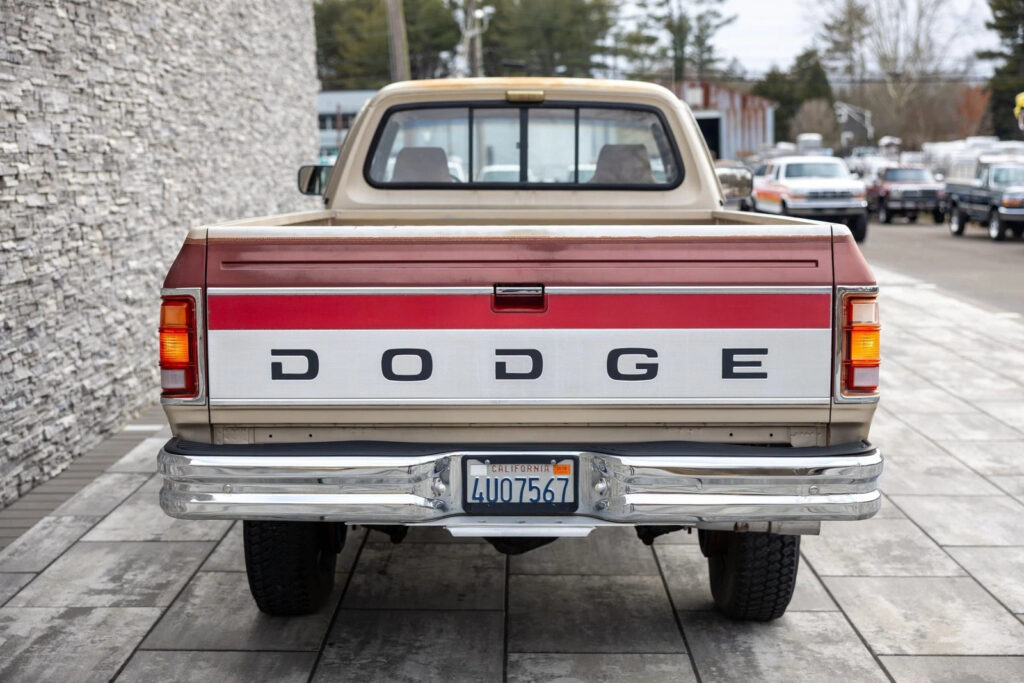 1993 Dodge W250 Club Cab 149″ WB 4WD