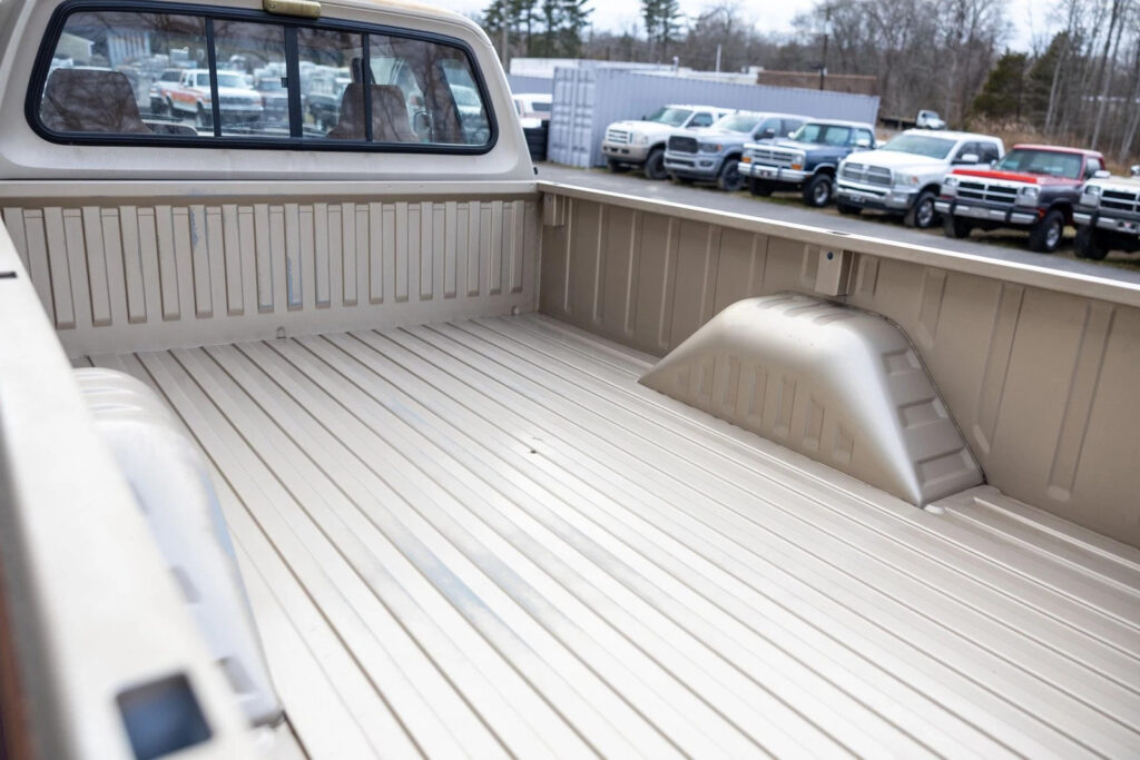 1993 Dodge W250 Club Cab 149″ WB 4WD