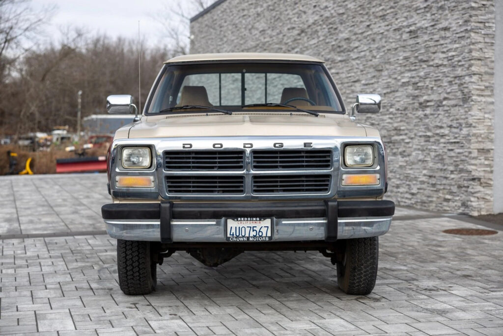 1993 Dodge W250 Club Cab 149″ WB 4WD