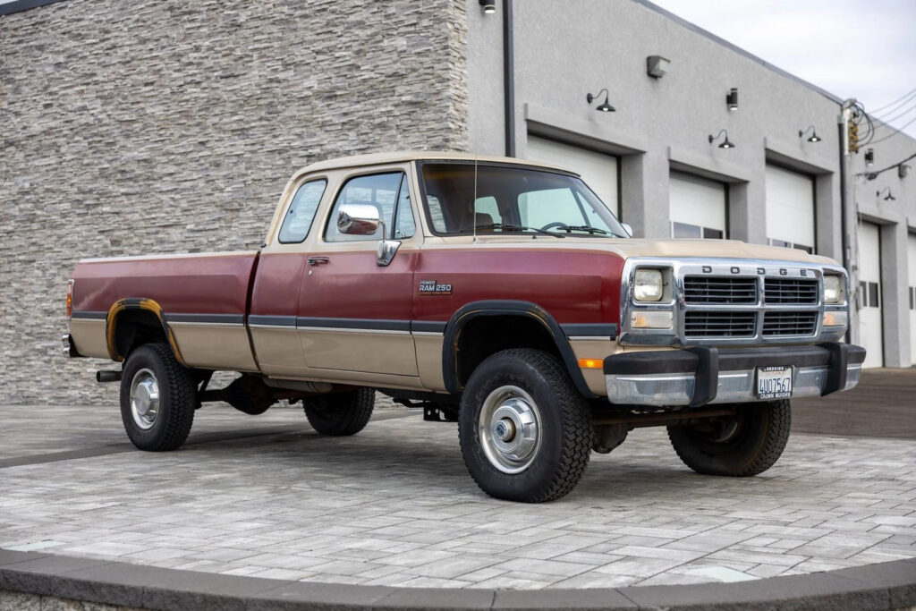 1993 Dodge W250 Club Cab 149″ WB 4WD