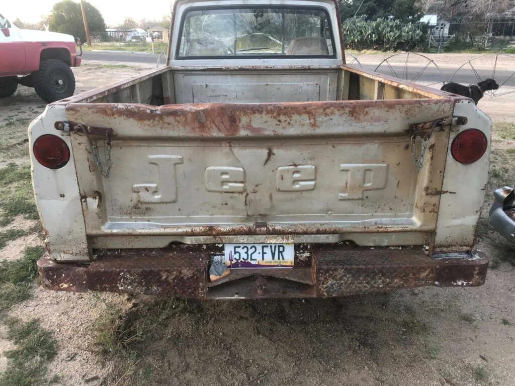 1967 Jeep J-2000 Gladiator