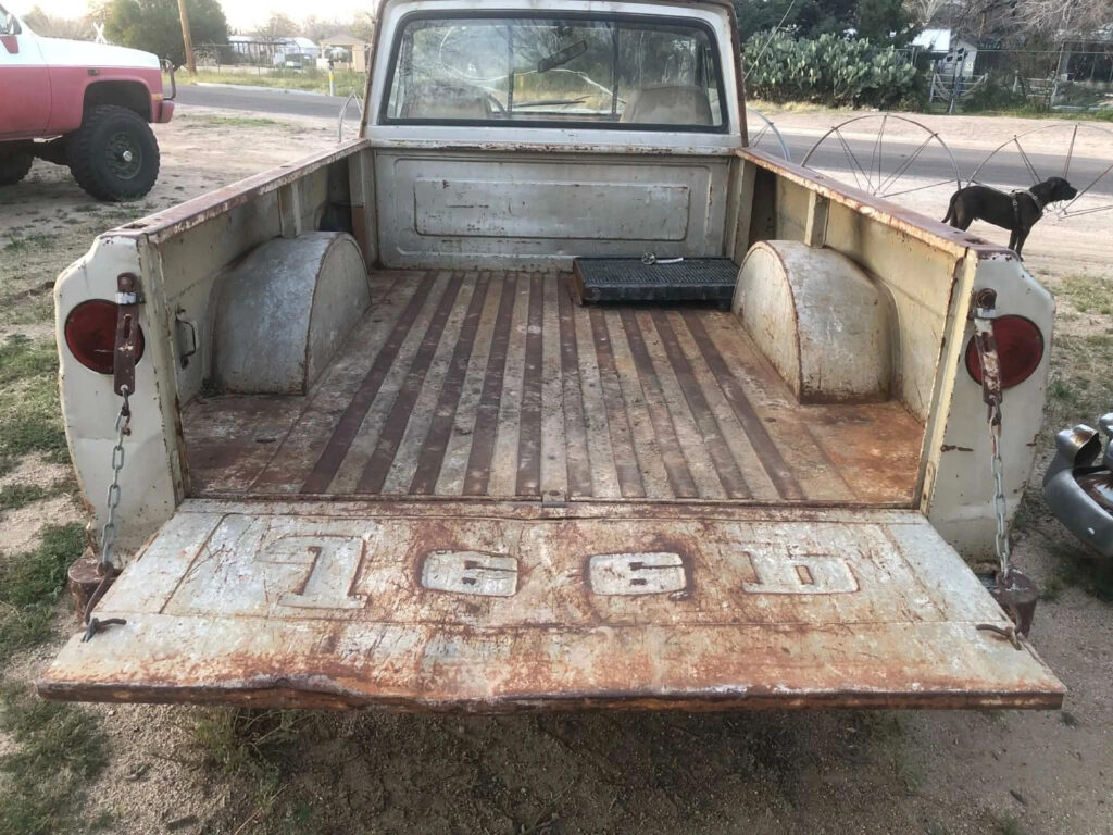 1967 Jeep J-2000 Gladiator