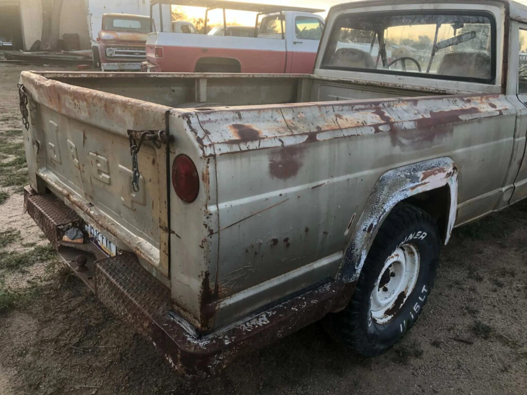 1967 Jeep J-2000 Gladiator