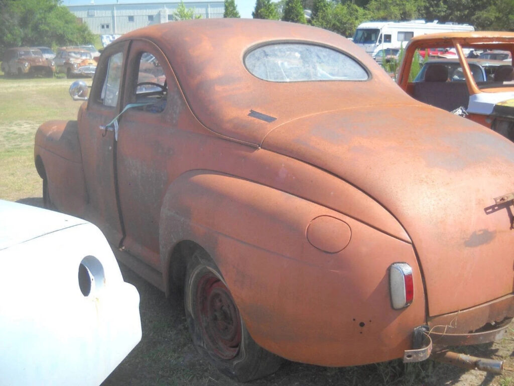 1941 Ford Deluxe Chevy Small Block V8 Engine