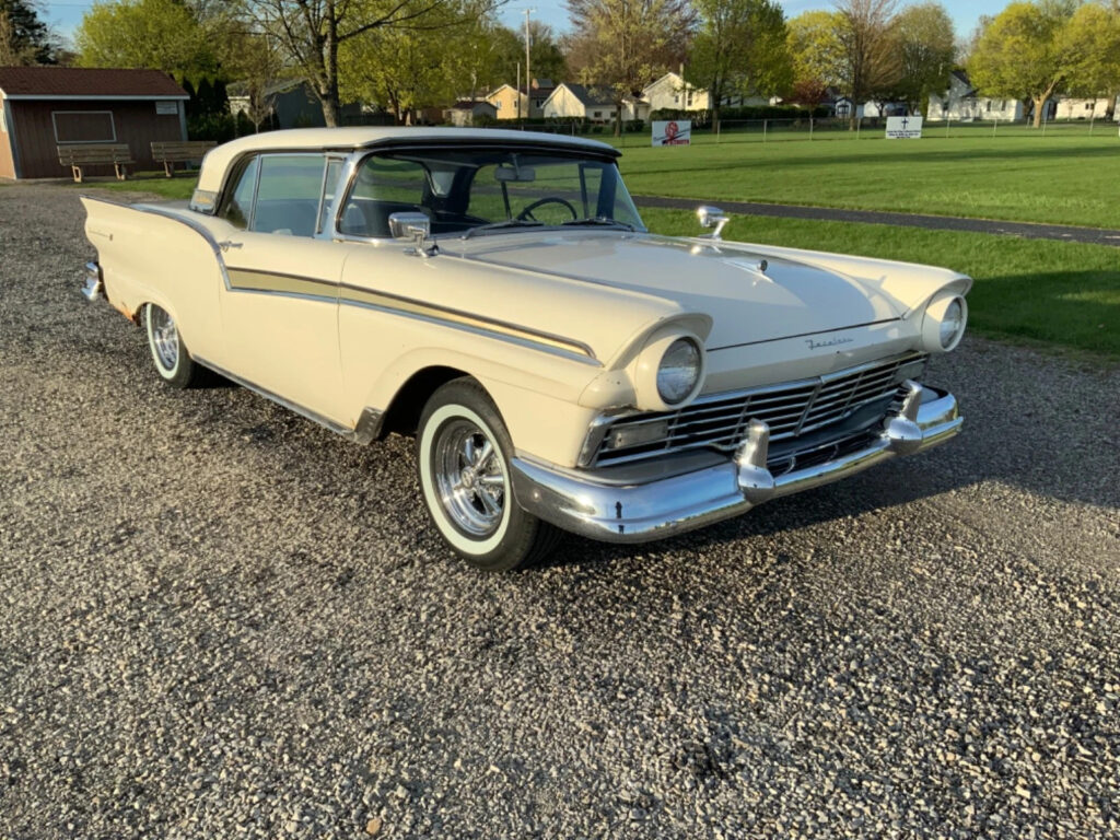 1957 Ford Fairlane Skyliner