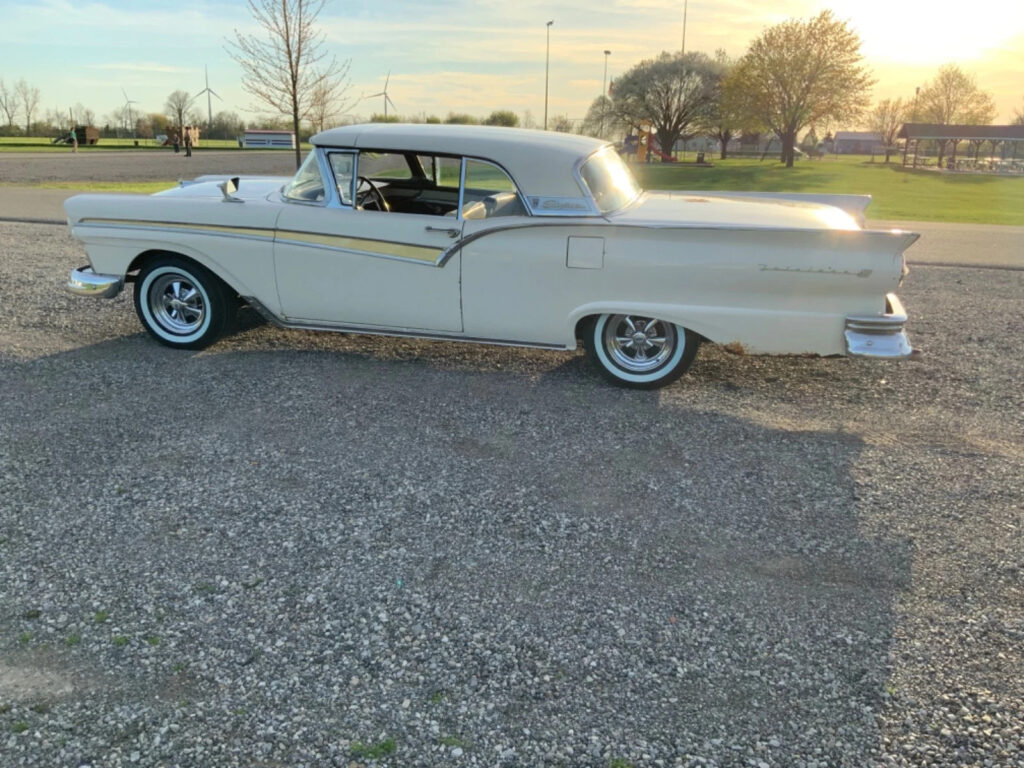 1957 Ford Fairlane Skyliner