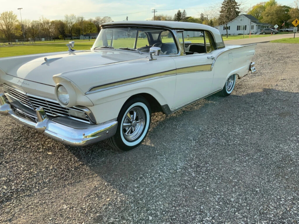 1957 Ford Fairlane Skyliner