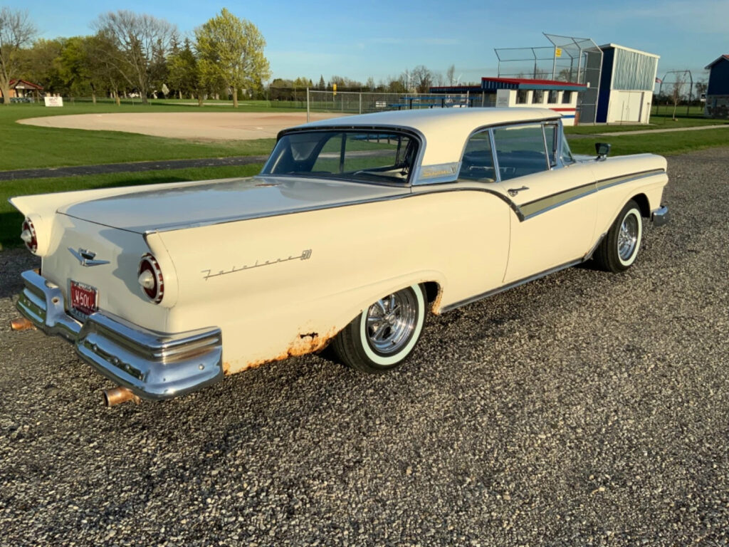1957 Ford Fairlane Skyliner