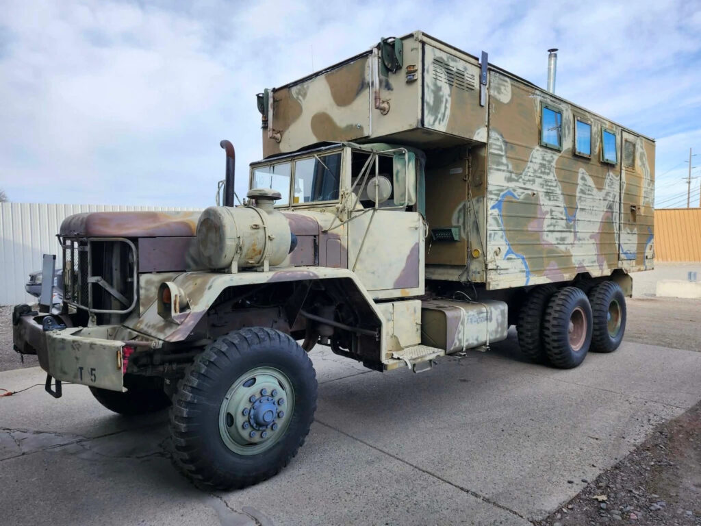 1970 Kaiser Xm820 6×6 Expandable Comand Center box