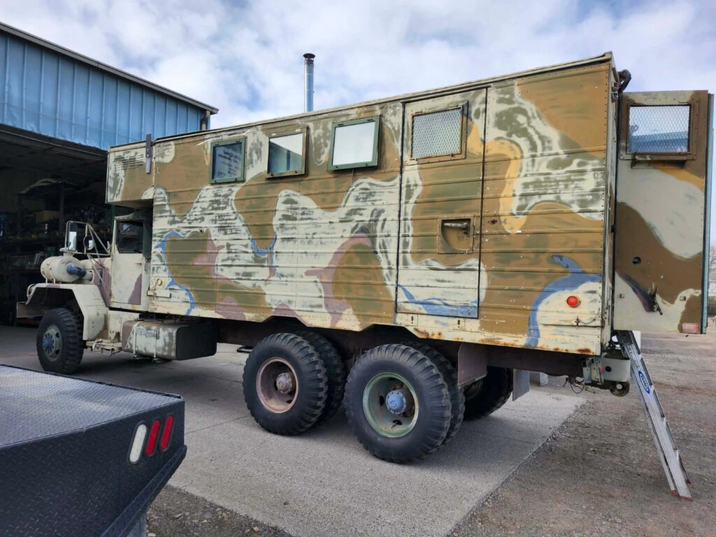 1970 Kaiser Xm820 6×6 Expandable Comand Center box